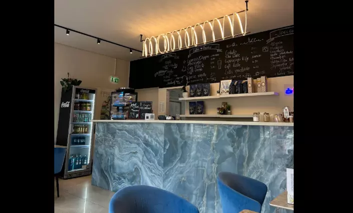 Frühstücksplatte oder Frühstücksbowl inkl. Heißgetränk nach Wahl