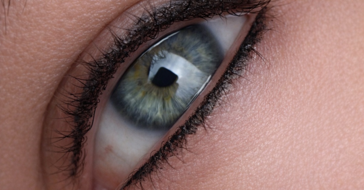Sesión de micropigmentación de cejas, labios y eyeliner en Madrid