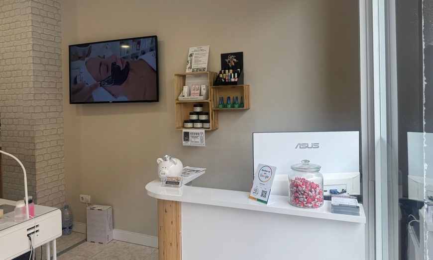 Image 7: 1 o 2 sesiones de manicura y/o pedicura con esmaltado semipermanente