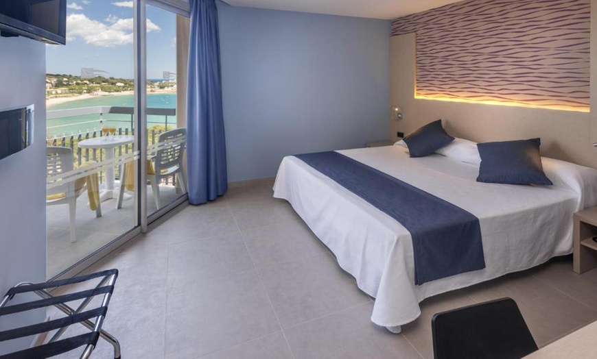 Image 2: Costa Brava : chambre double en demi-pension
