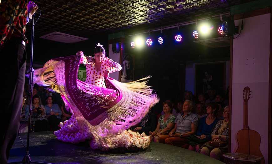 Image 7: Entrada a espectáculo flamenco para 2 o 4 personas con consumición