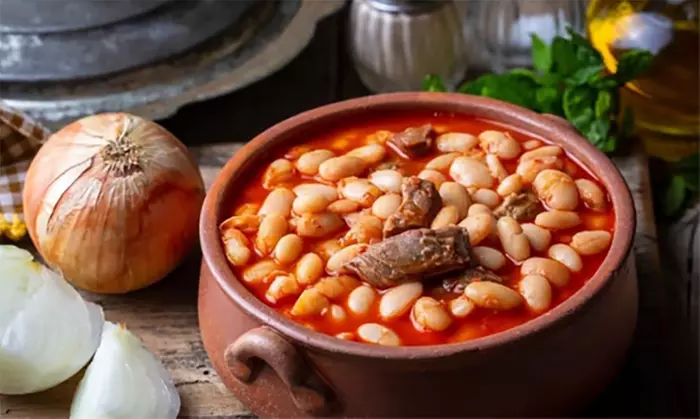 Hauptgericht + Reis & Salat und Dessert nach Wahl für 1, 2 od. 4 Pers.