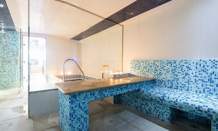 Image 11: Signature Fairmount Spa Massage (50 or 80 Minutes)