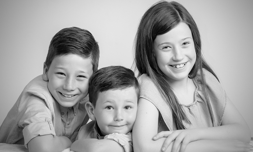 Image 13: Sibling Photoshoot With 8'' x 6'' Print at Barrett & Coe