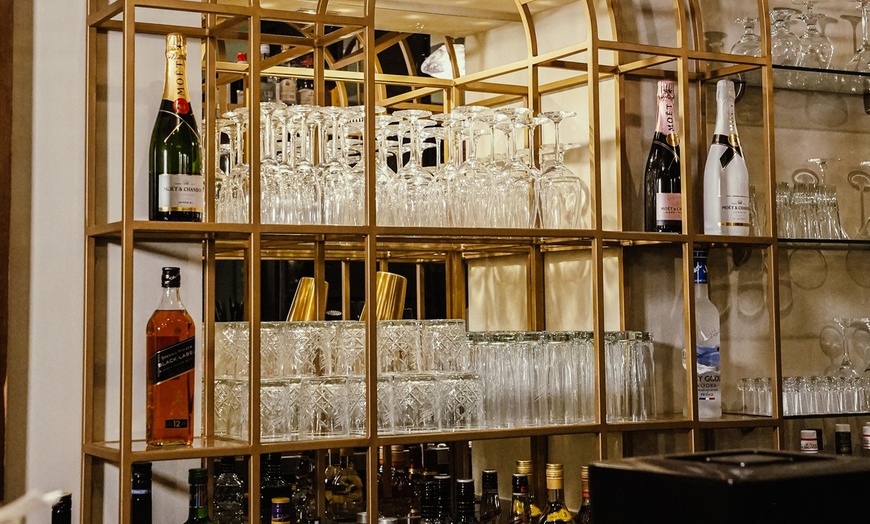 Image 4: 2, 4 oder 6 Glühweine – aromatisch, heiß und perfekt zum Aufwärmen