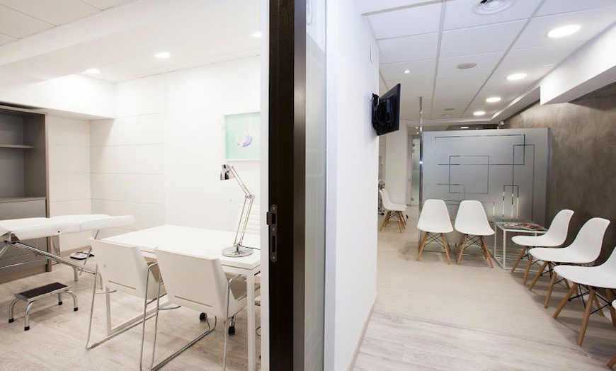 Image 3: Inyección efecto lifting facial con mesoterapia o ADN regenerativo