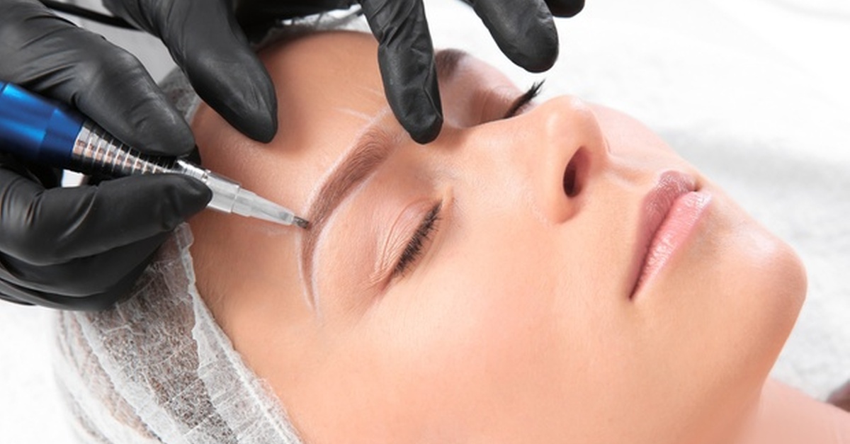 Micropigmentación de eyeliner, cejas y microblading en Murcia