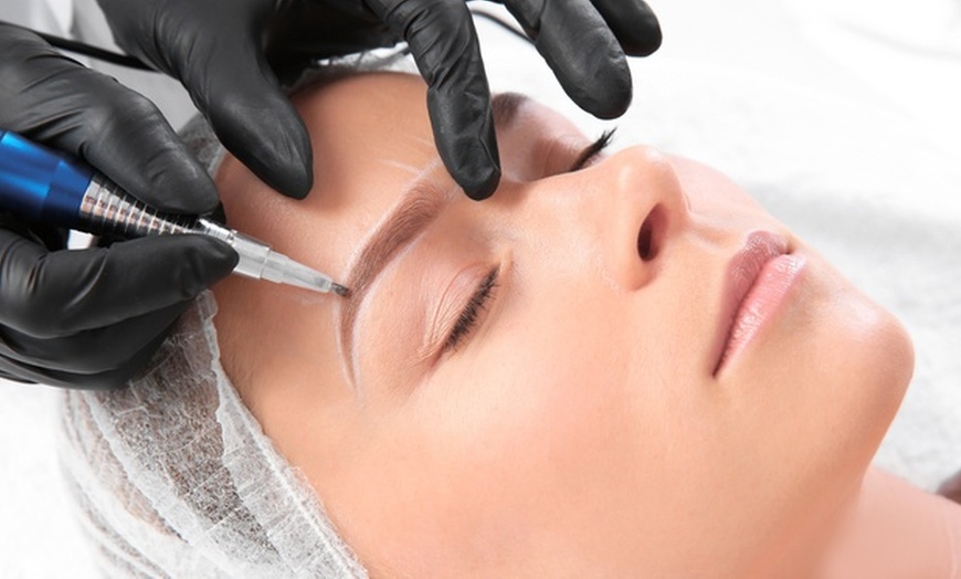 Image 1: Micropigmentación eyeliner y shading o microblading y diseño de cejas 