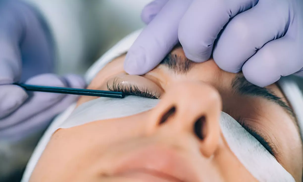 De natuurlijke wimperkrul die wél blijft zitten: lash lift behandeling met of zonder tint bij The Best Beauty Salon - Primary Image