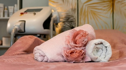 Wenkbrauwbehandeling met threading + verven van 30 minuten - Zina Beauty