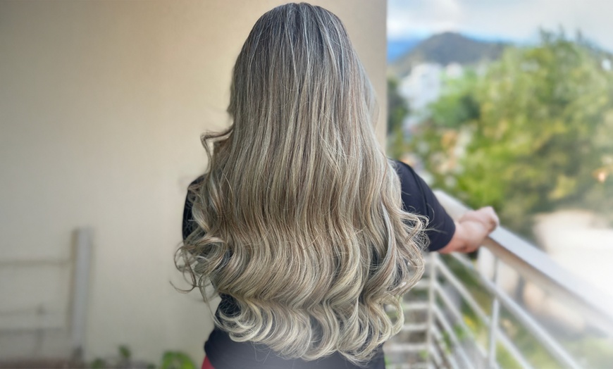 Image 3: Sesión de peluquería completa con opción a corte y tinte base para 1 