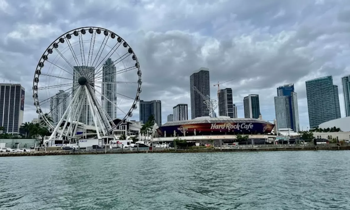 90 Minute Homes of the Rich & Famous Boat Tour @ Miami Skyline Cruises