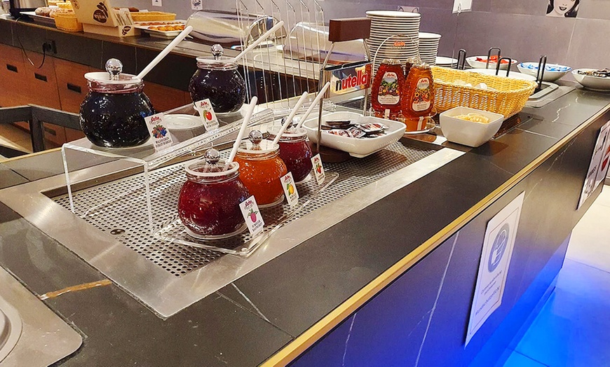 Image 3: Frühstücksbuffet inkl. 1 Glas Sekt für 2 oder 4 Personen