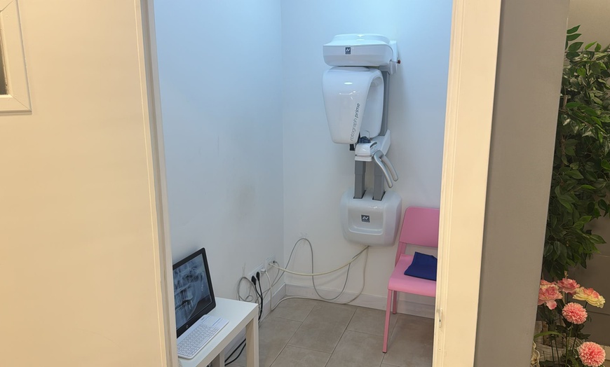 Image 6: Limpieza bucal, flúor, diagnóstico o curetaje con limpieza y revisión
