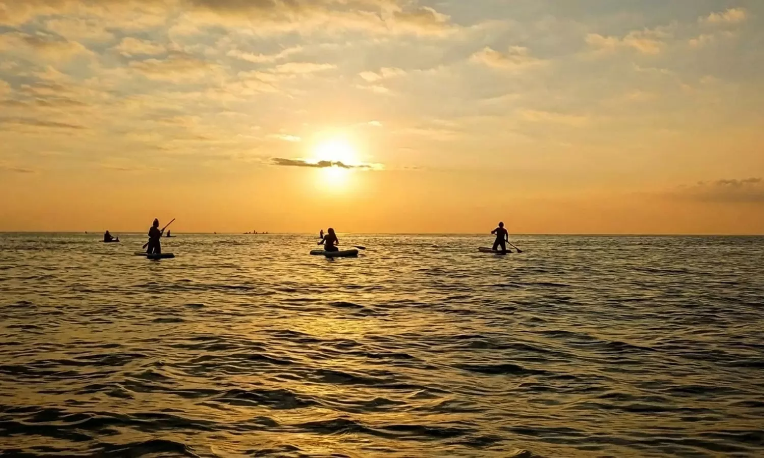 Amanecer o atardecer en una paddlesurf con brunch para 1 o 2 personas