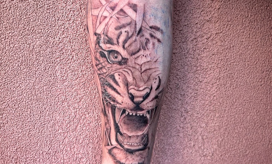 Image 4: Tatuaje en hombro, bíceps, antebrazo, gemelo o cuádriceps para 1