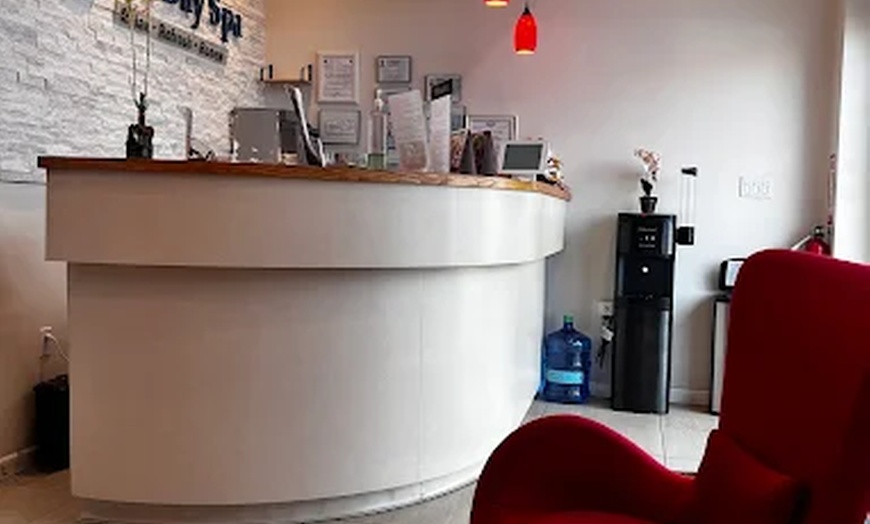 Image 3: 60-Minute Swedish or Deep-Tissue Massage or with Vepo Signature Facial