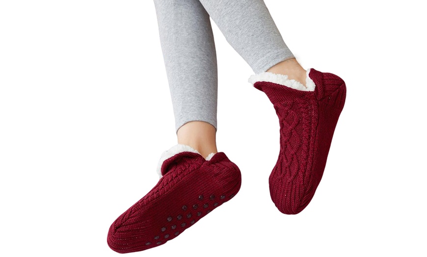 Image 4: Ultra-Soft Slipper Socks, Non-Slip Design 