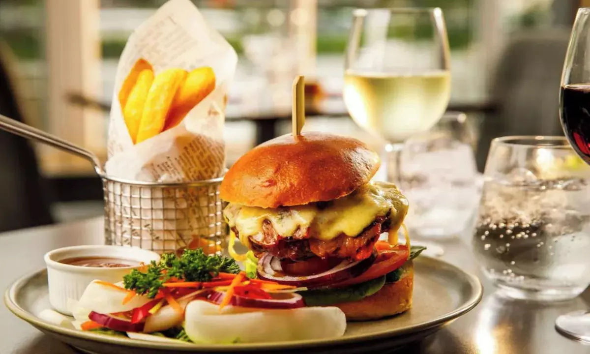 Surrey: Classic Double Room/Double River View Room for Two