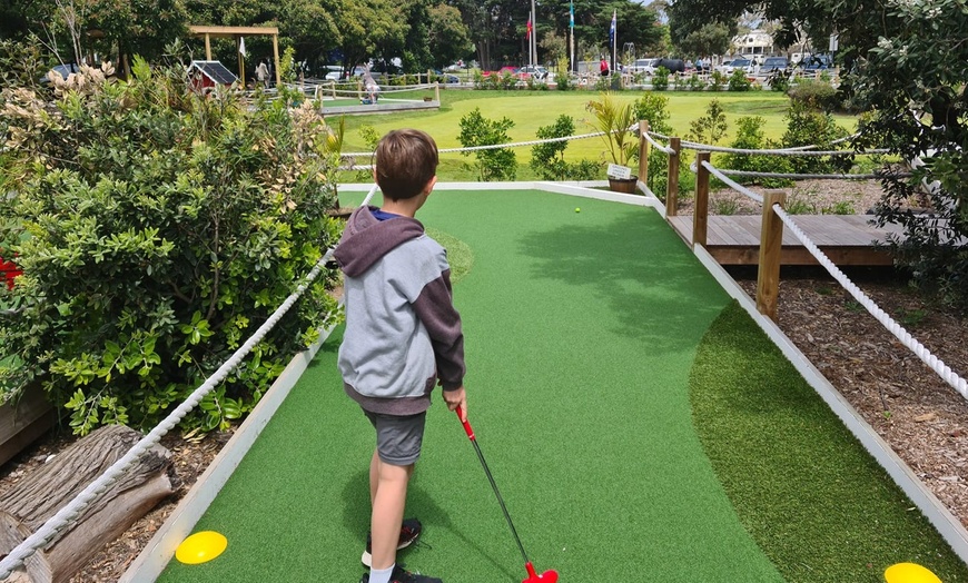 Image 1: Golf - Mini Golf (Activity / Experience) at Albert Park Mini Golf