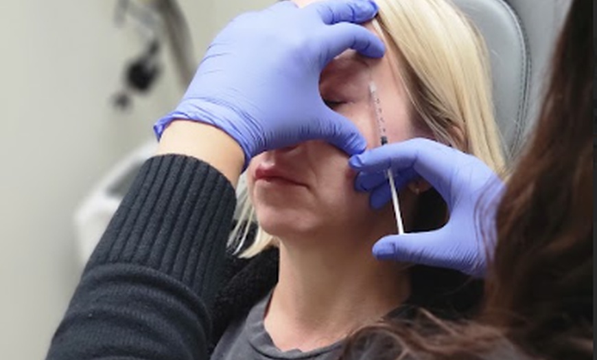 Image 2: Transform Your Look with 30 Units of Jeuveau Injections!