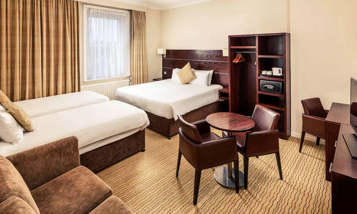 4* Kent: Double or Family Room with Optional Breakfast, Drink & More