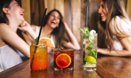 Para 2 personas: 2 copas o cócteles a elegir y 1 picoteo - Croca Bar