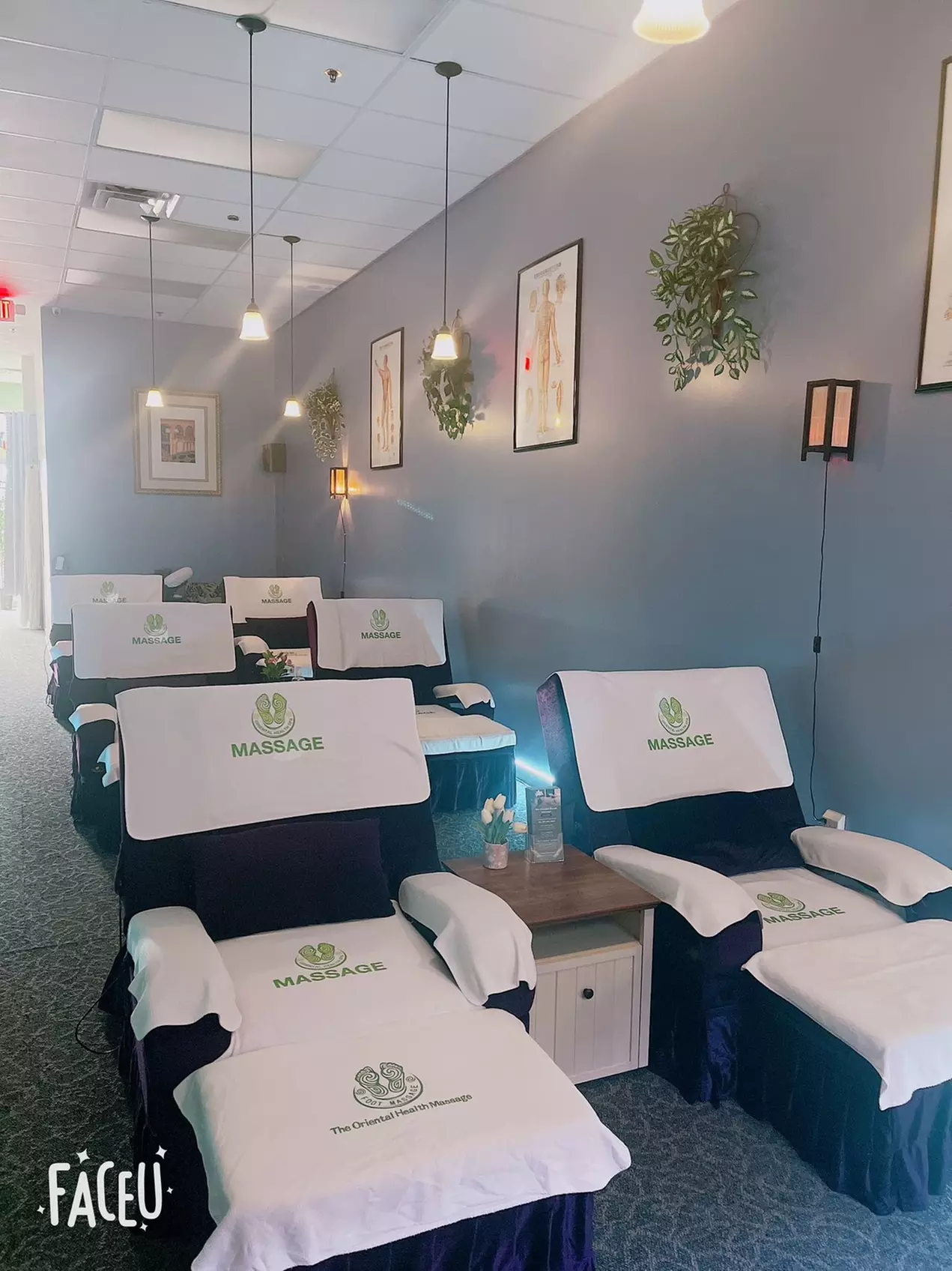 Relax with 60-Minute Couples Deep Tissue Massages with Aromatherapy