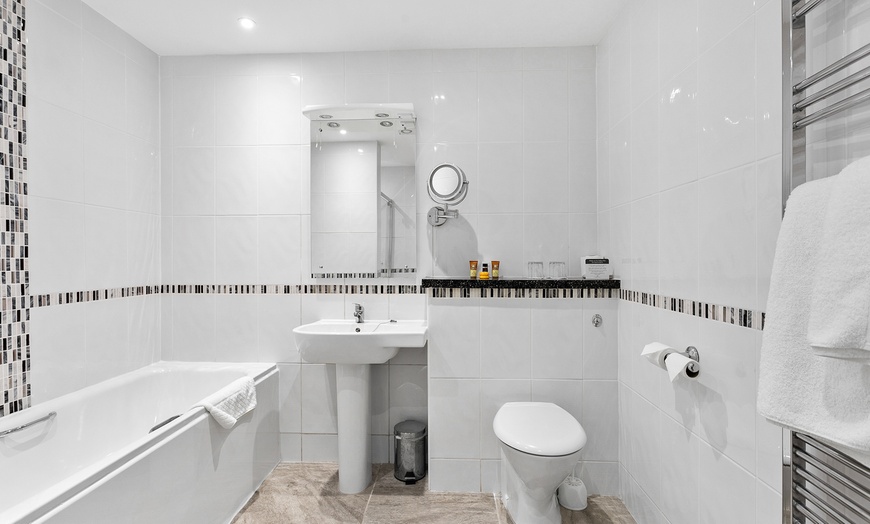 Image 5: Torquay: Family or Double Room with Breakfast & Optional Food Credit