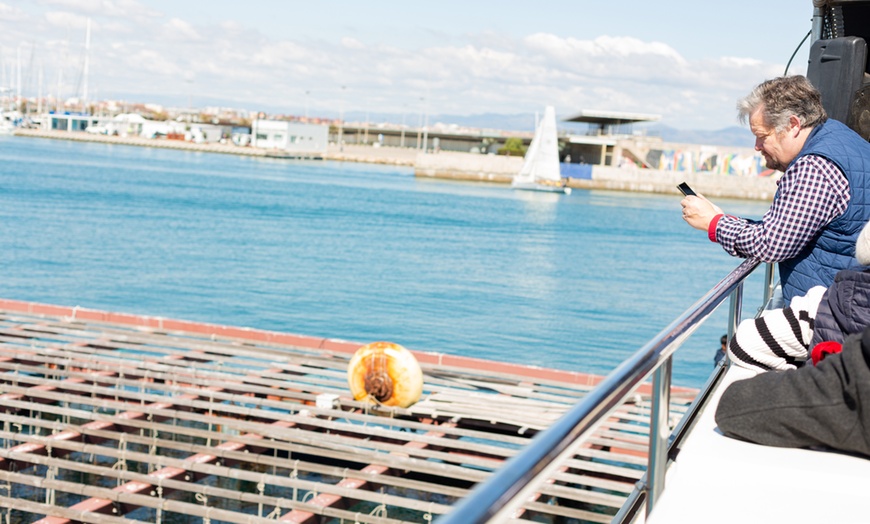 Image 4: Salida en catamarán con degustación de mejillones para niño o adulto