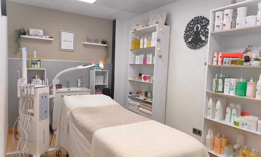 Image 2: Limpieza facial básica o profunda con opción a diferentes tratamientos