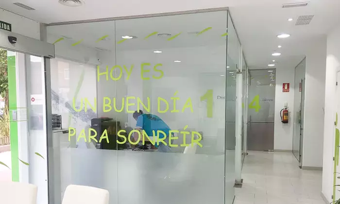 Limpieza dental con ultrasonidos en la clínica Ara Dental