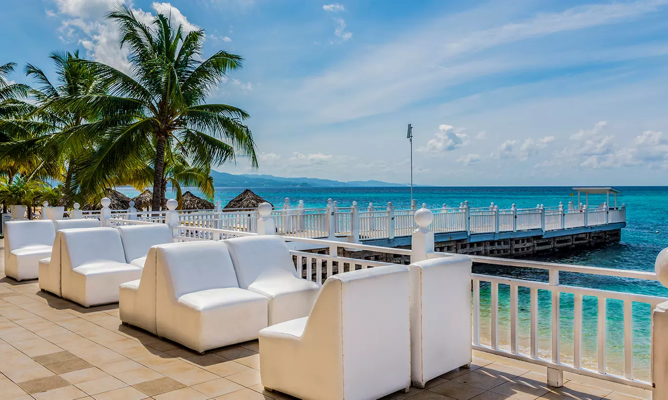 ✈ 3-Night All-Inclusive Grand Decameron Montego Beach Vacation w/Air