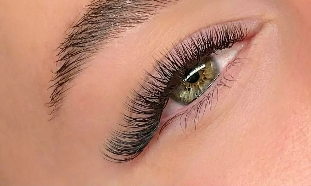 Transform Your Look: Classic or Hybrid Full Set at The Loft Lashes