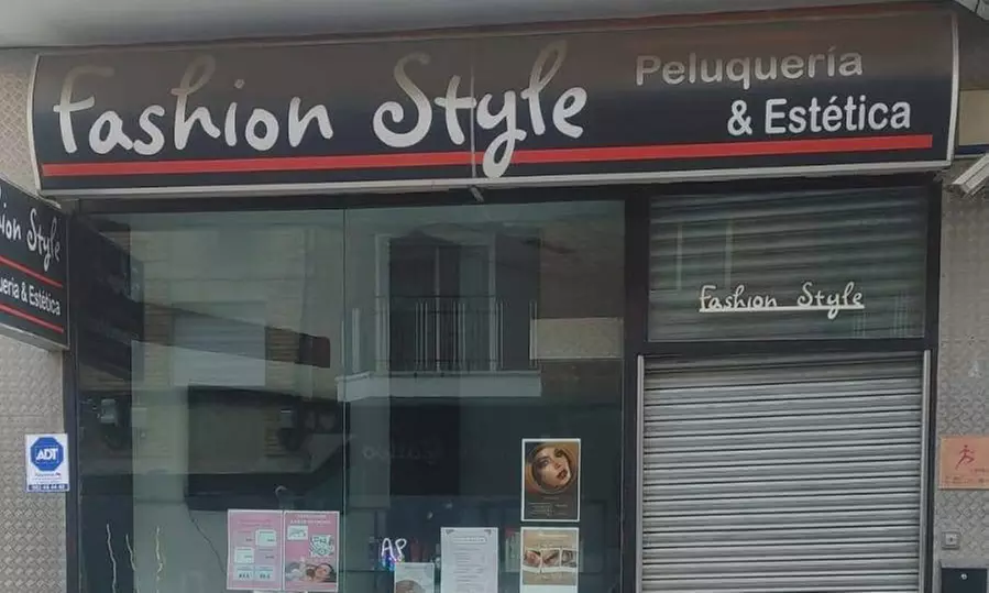 Limpieza facial completa con microdermoabrasión máscara LED y radiofrecuencia opciones personalizadas para cada piel - Second Medium