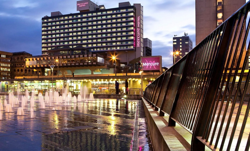 Image 2: Manchester: 4* Classic Double Room Stay with Breakfast & Late Checkout