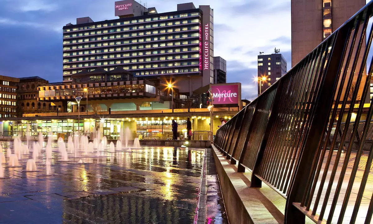 Manchester: 4* Classic Double Room Stay with Breakfast & Late Checkout