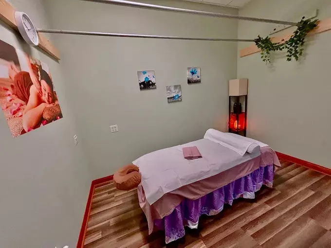 Jian Spa: 70- or 80-Min Full Body or Couple's Massage with Hot Stones