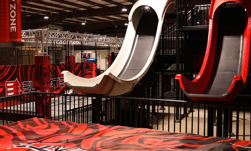 Image 2: 90 Minute Jump Pass for 1 - 4 People - Save 50%! 