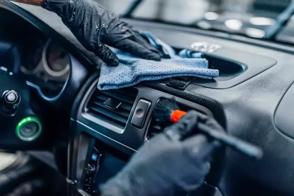Shining Vehicle with Full Interior and Exterior Wash for Sedan or SUV