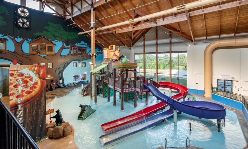 Image 5: Slides, pools & family fun at a Wisconsin waterpark resort