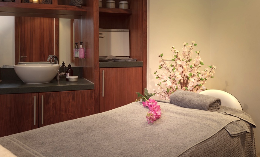 Image 2: Choice of Spa Day with Treatments, Lunch & Prosecco
