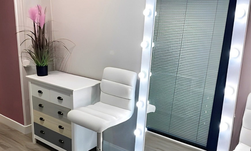 Image 7: Sesiones de rehidratación de labios o microlifting facial con Dermapen