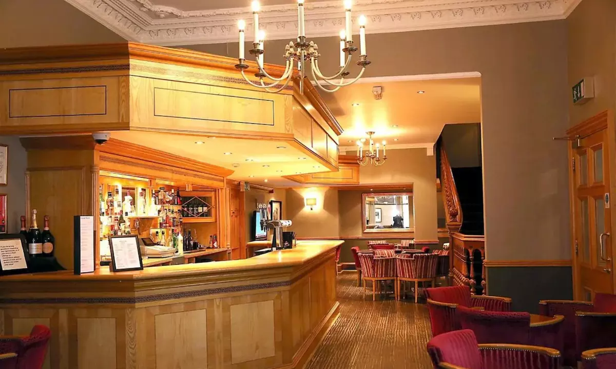 4* Falkirk: Double Room Stay with Optional Breakfast & 2-Course Dinner