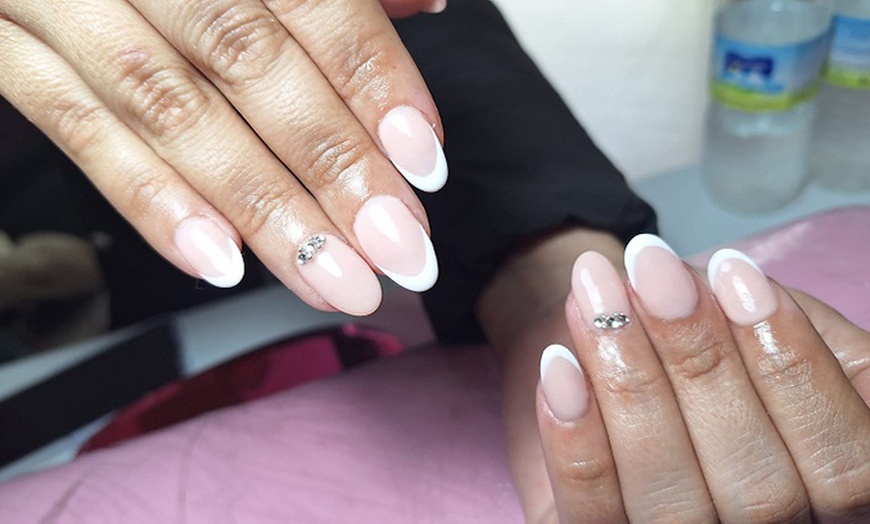 Image 6: Hasta 33% de dto. en Spa/Salón de uñas - Manipedicura en Carito Beauty Studio