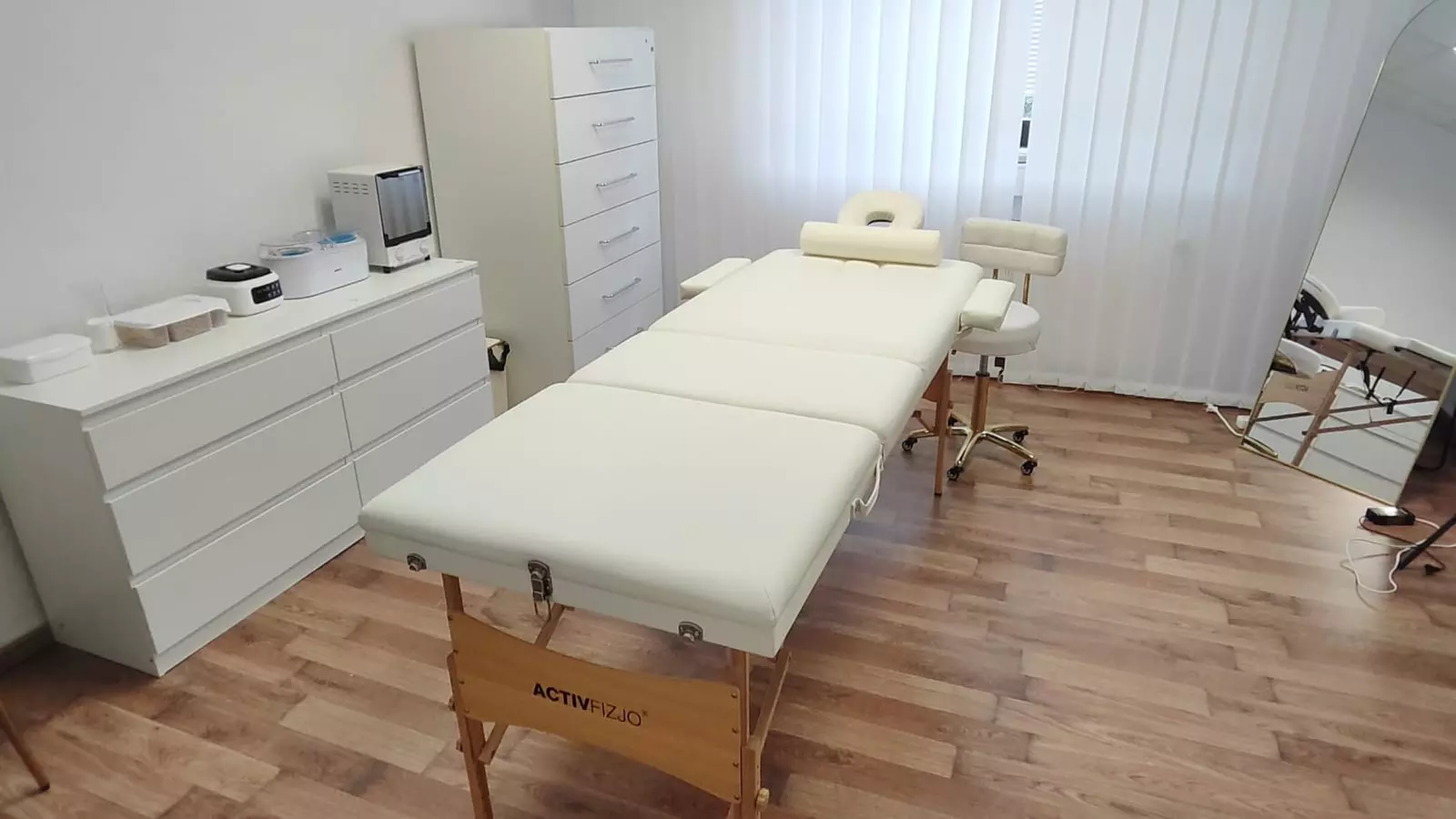 Glow Facial Deluxe: Spa-Treatment, Peeling oder Microneedling