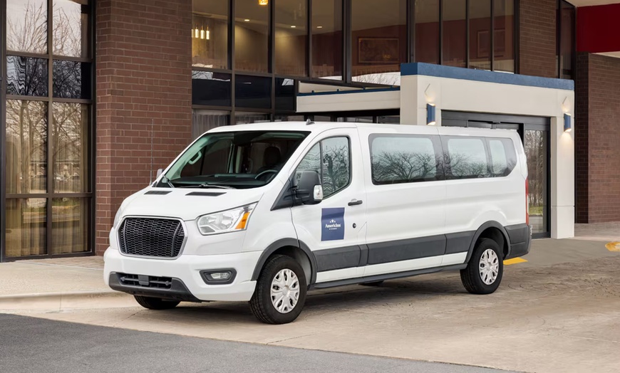 Image 2: Cozy Inn Near Grand Rapids Airport with Complimentary Breakfast