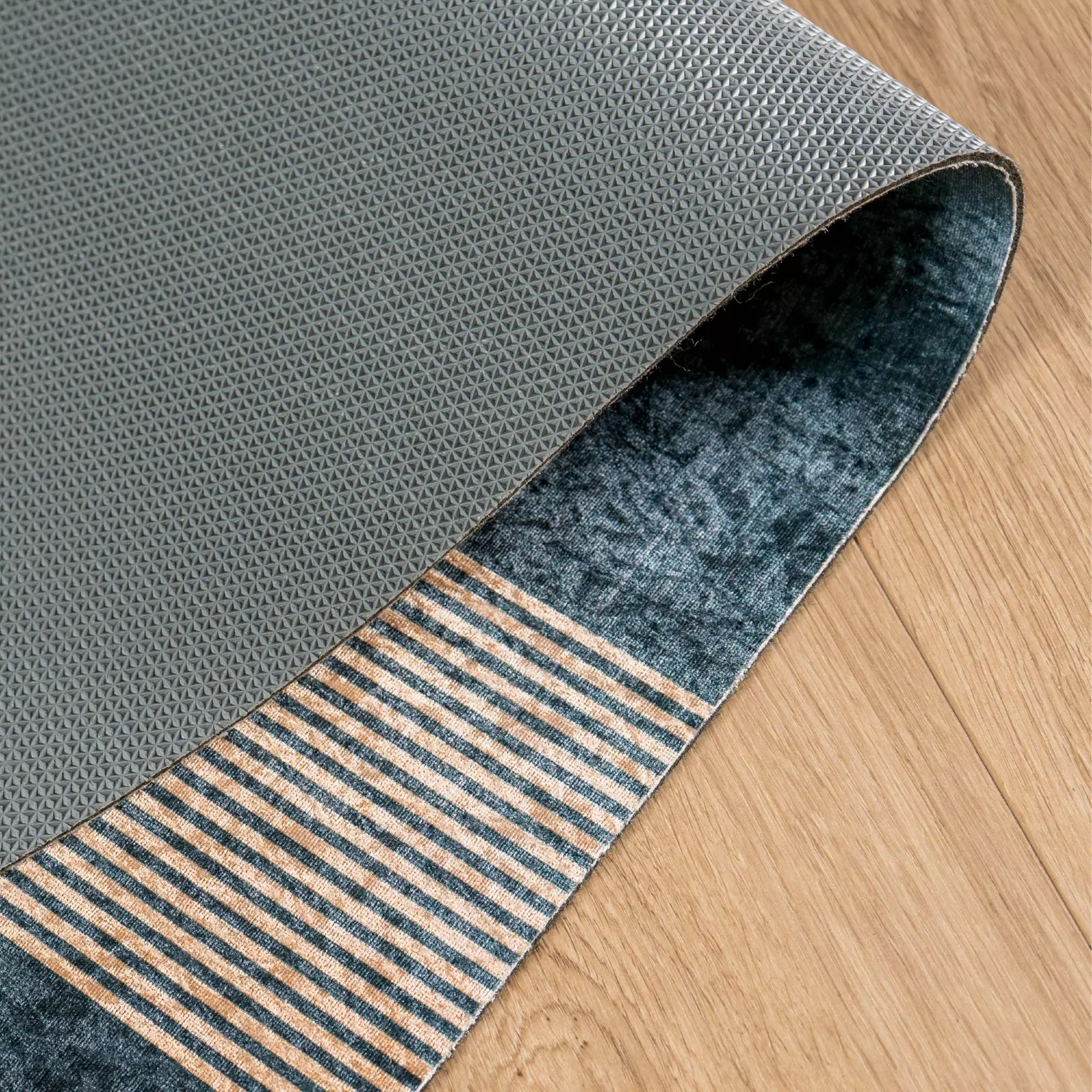 Alfombra larga con tacto de terciopelo