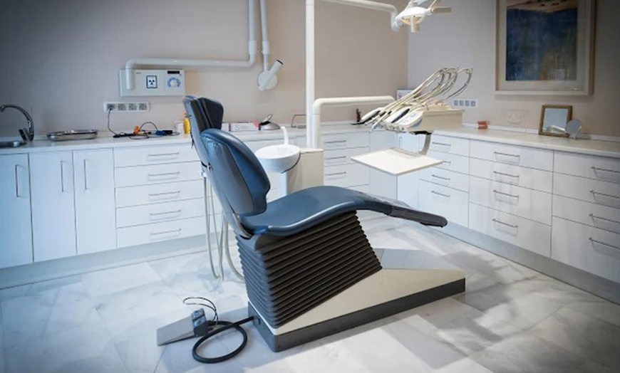 Image 3: Limpieza bucal con examen y diagnóstico para 1 o 2 personas