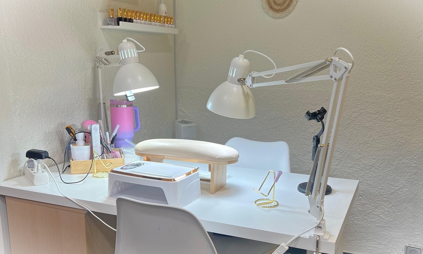 Image 8: Manicura, pedicura o manipedicura con esmaltado a elegir para 1 